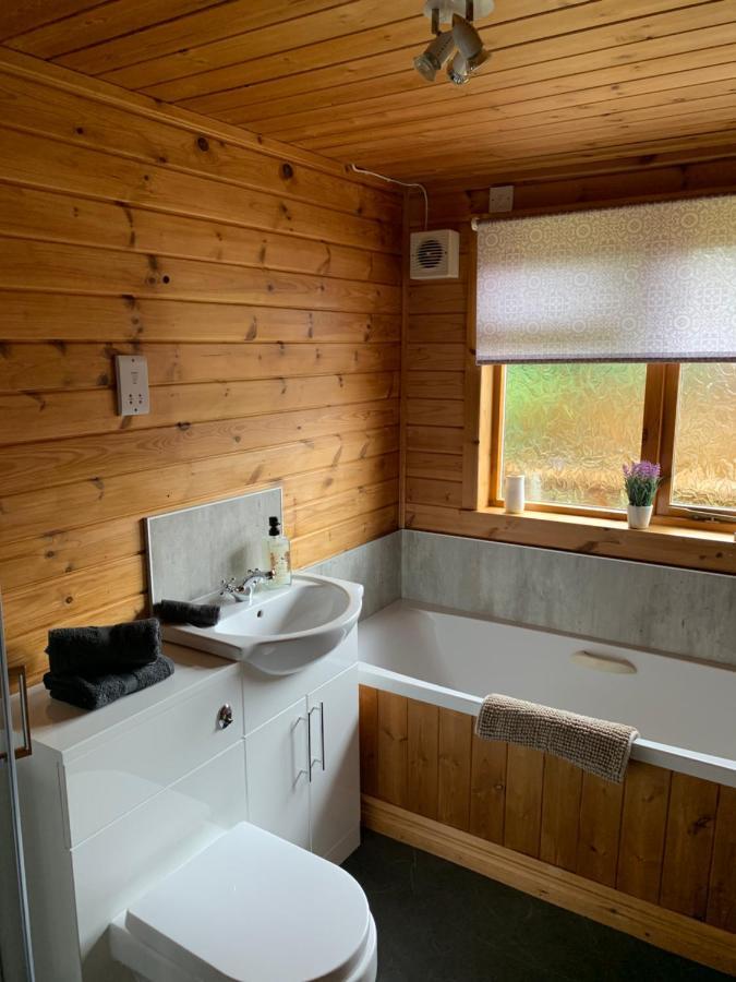 Immaculate 3-Bed Lodge In Hawick Esterno foto