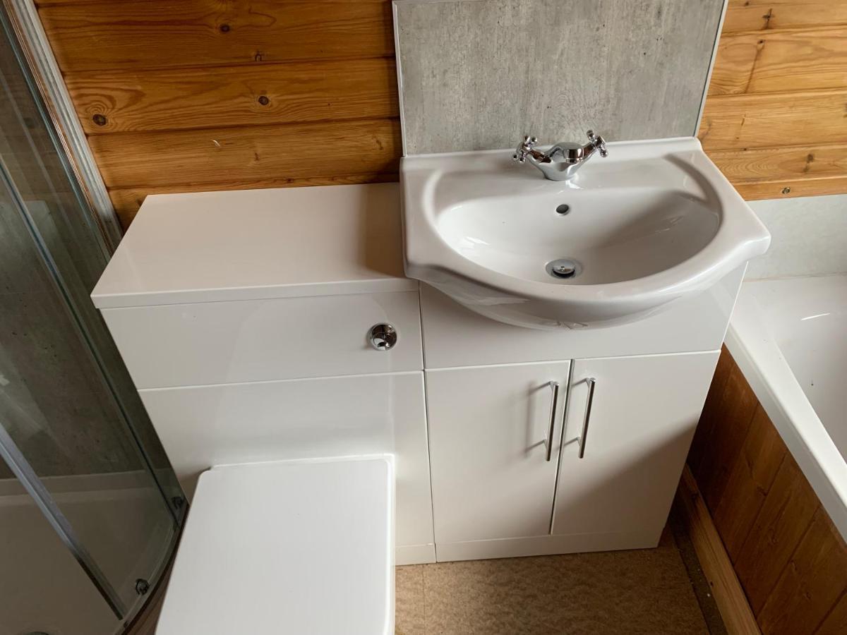 Immaculate 3-Bed Lodge In Hawick Esterno foto