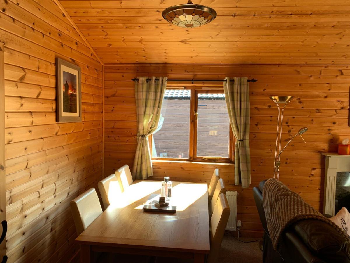 Immaculate 3-Bed Lodge In Hawick Esterno foto