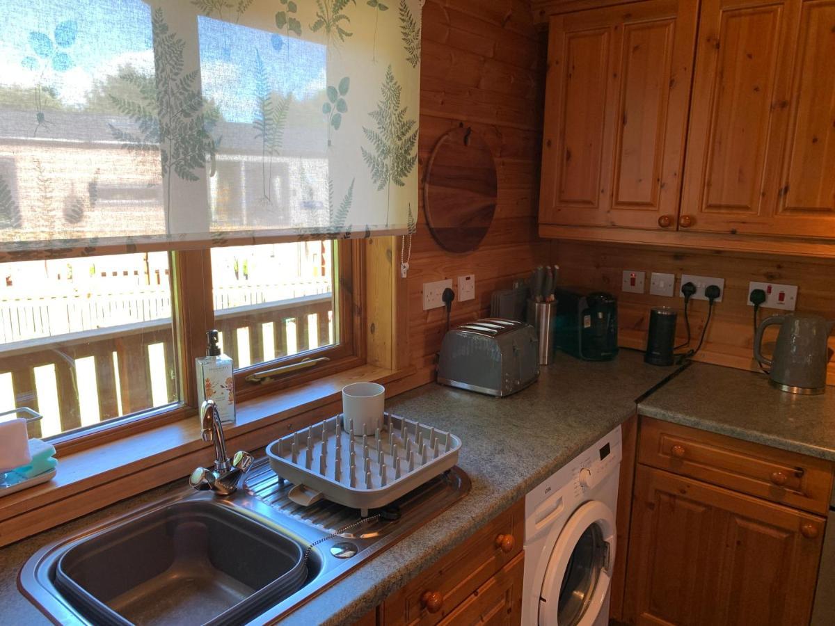 Immaculate 3-Bed Lodge In Hawick Esterno foto